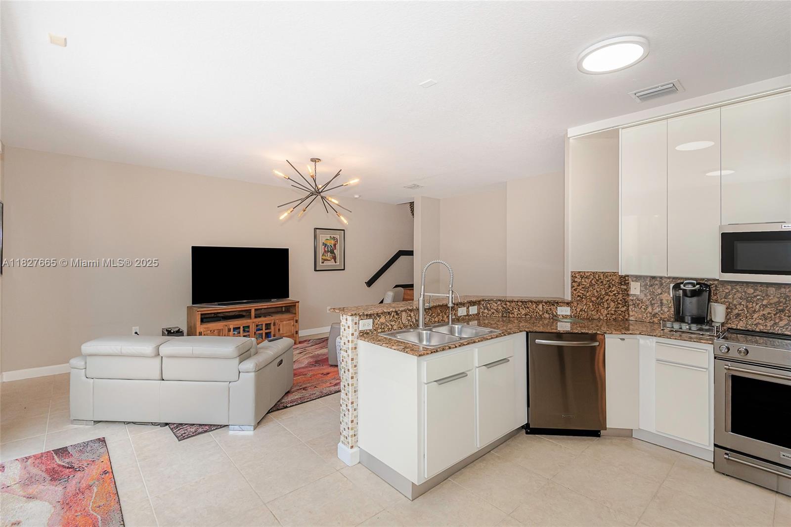 11029 NW 87th St, Doral, Florida image 15