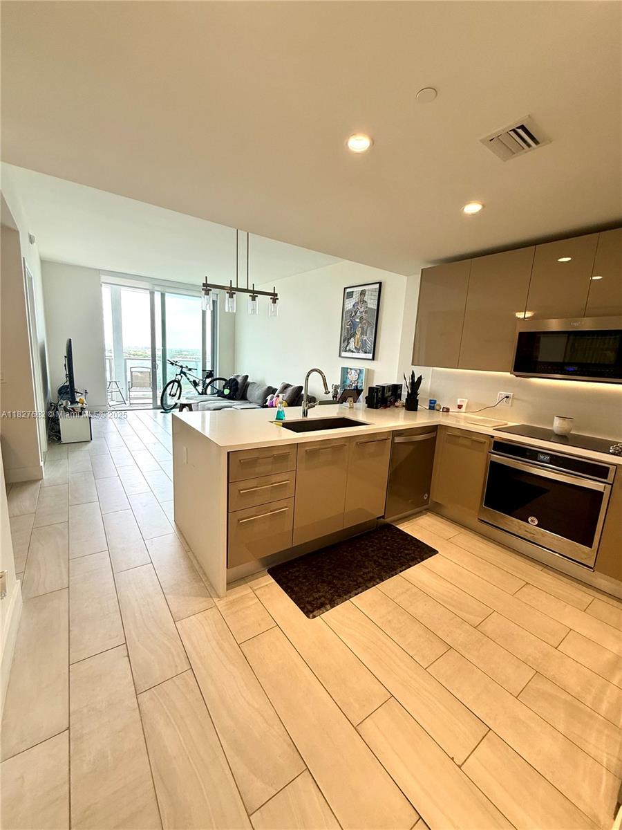 2000 Metropica Way #1605, Sunrise, Florida image 4