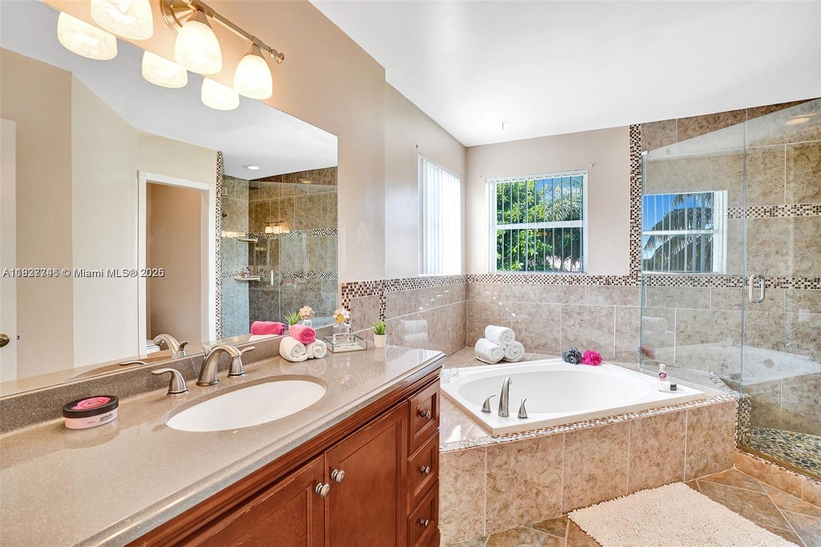 468 Lakeside Cir, Sunrise, Florida image 18