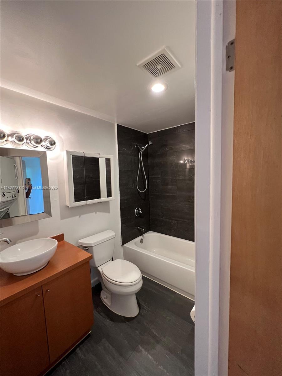 645 NE 121st St #404, North Miami, Florida image 14