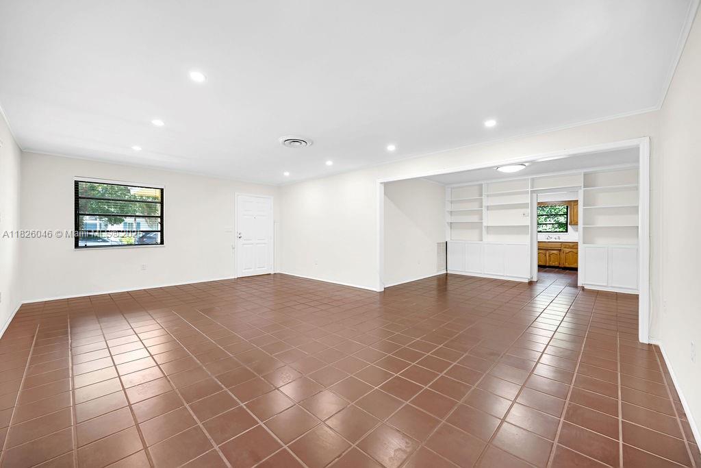 527 Gerona Ave, Coral Gables, Florida image 10