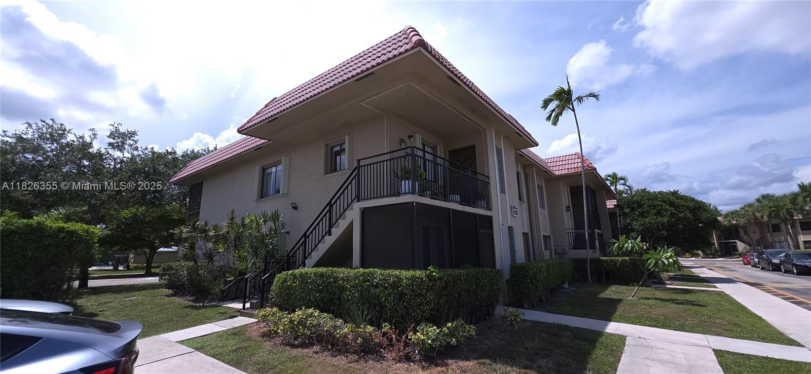 310 Lakeview Dr #201, Weston, Florida image 1