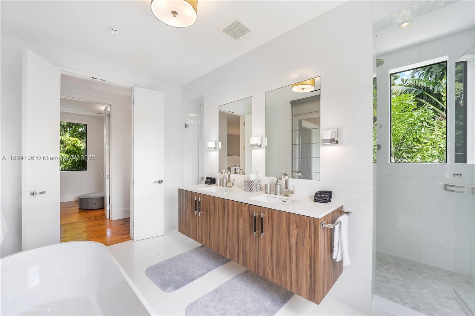 7501 Coquina Dr, North Bay Village, Florida image 22