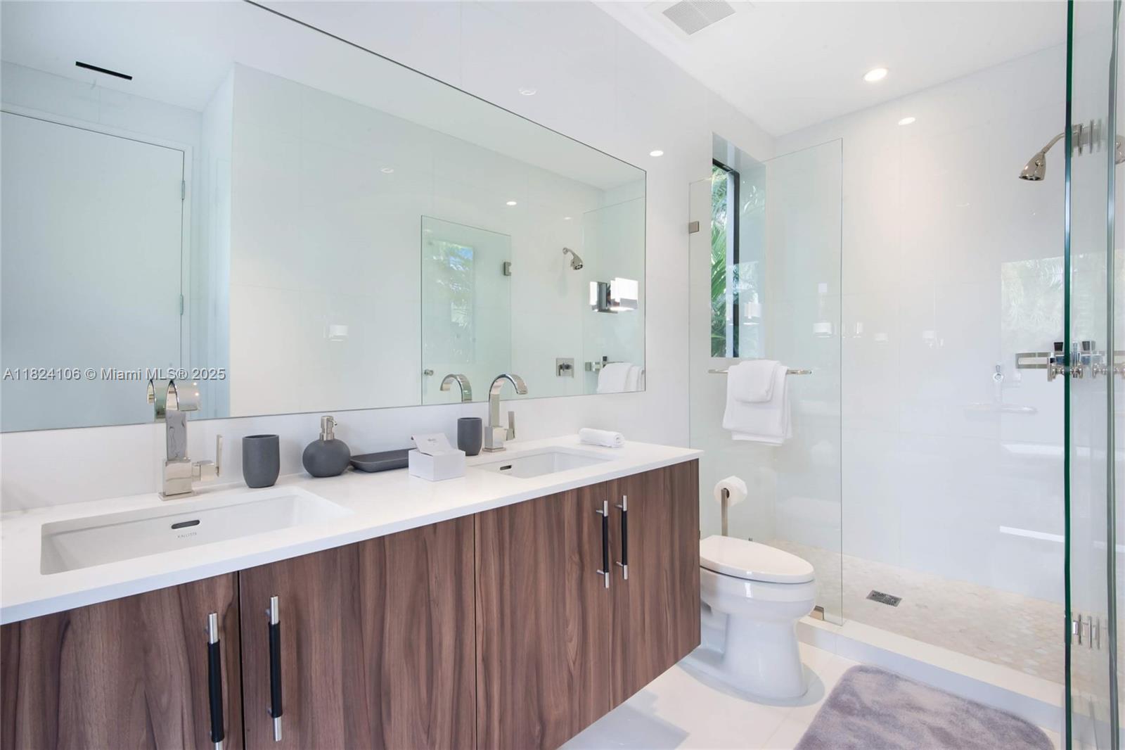 7501 Coquina Dr, North Bay Village, Florida image 26
