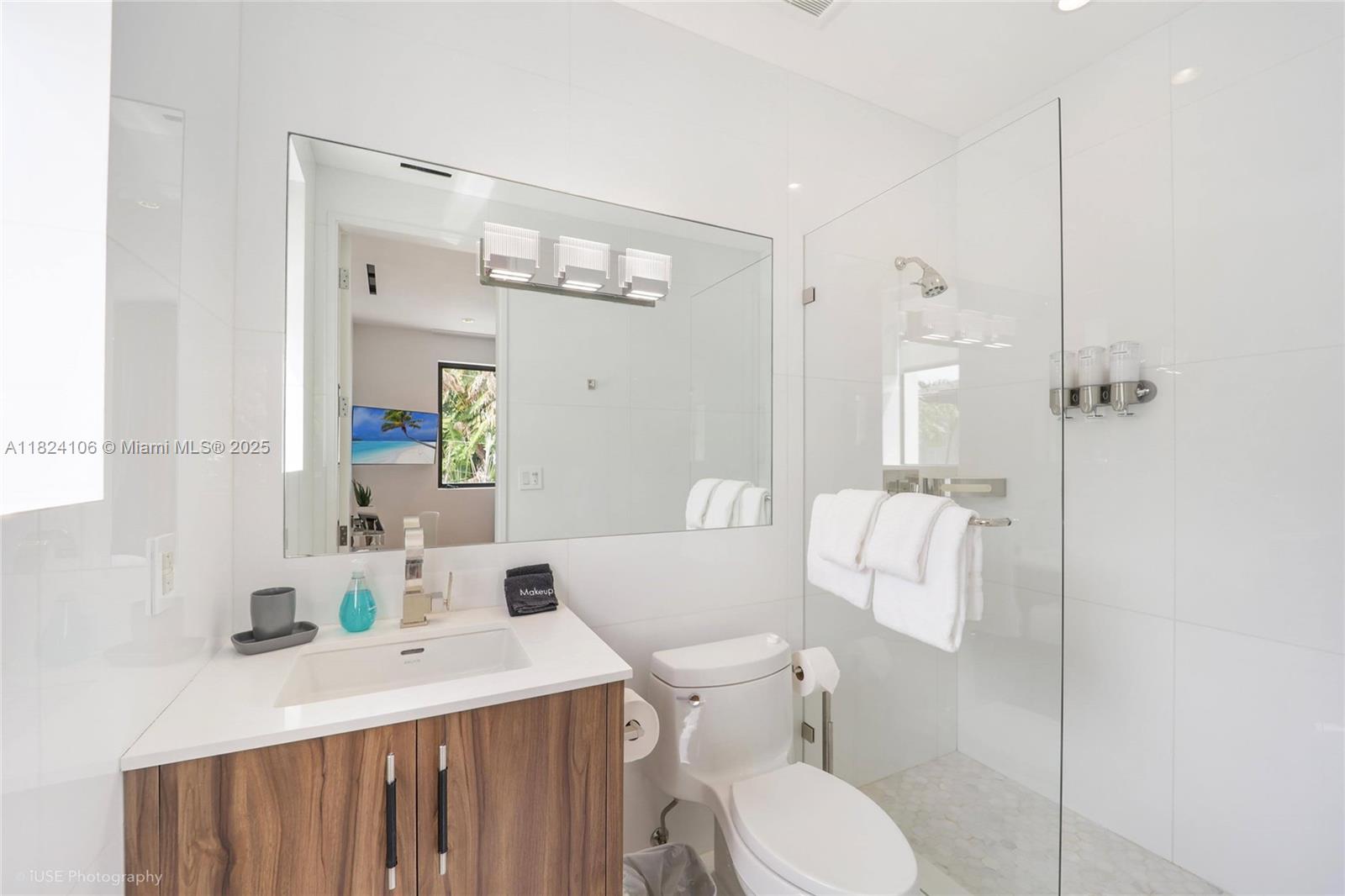 7501 Coquina Dr, North Bay Village, Florida image 32