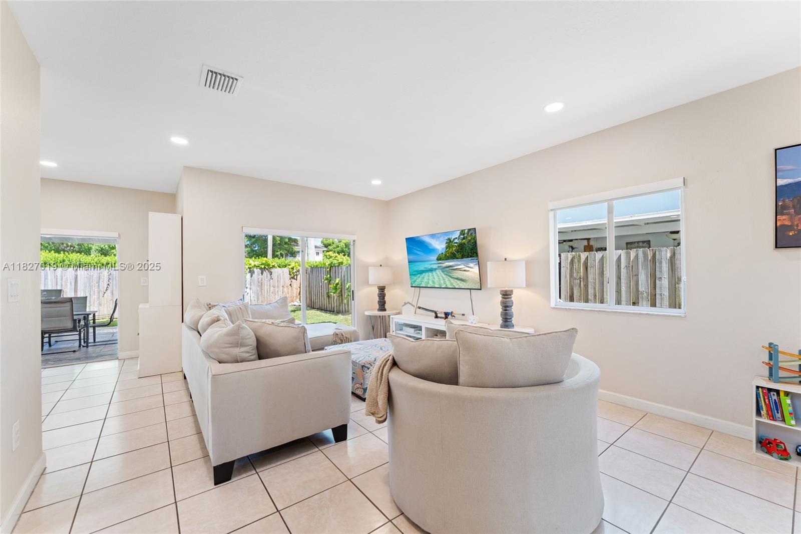 929 NE 42nd Pl, Homestead, Florida image 7