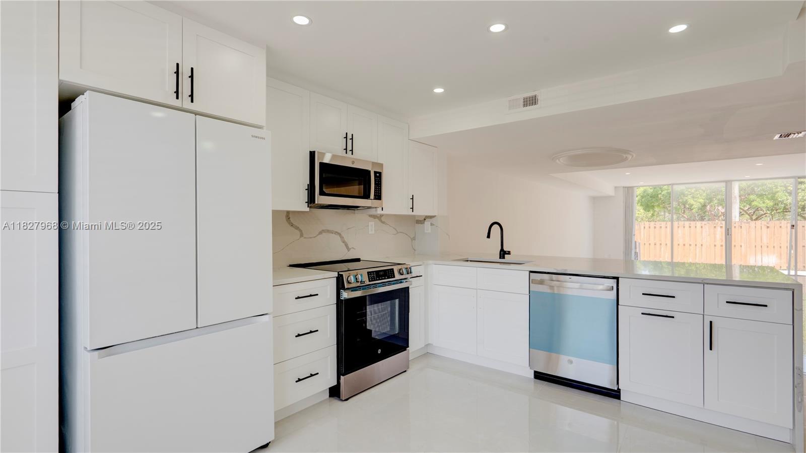 933 NE 24th Ave #169, Hallandale Beach, Florida image 23