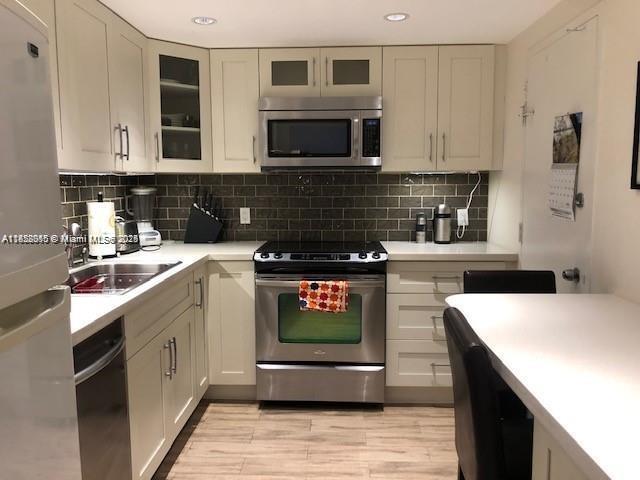 400 Kings Point Dr #820, Sunny Isles Beach, Florida image 9