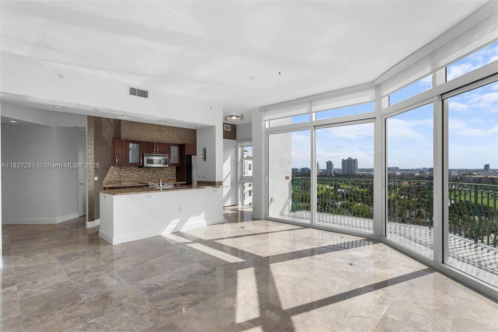 19900 E Country Club Dr #TS10, Aventura, Florida image 11