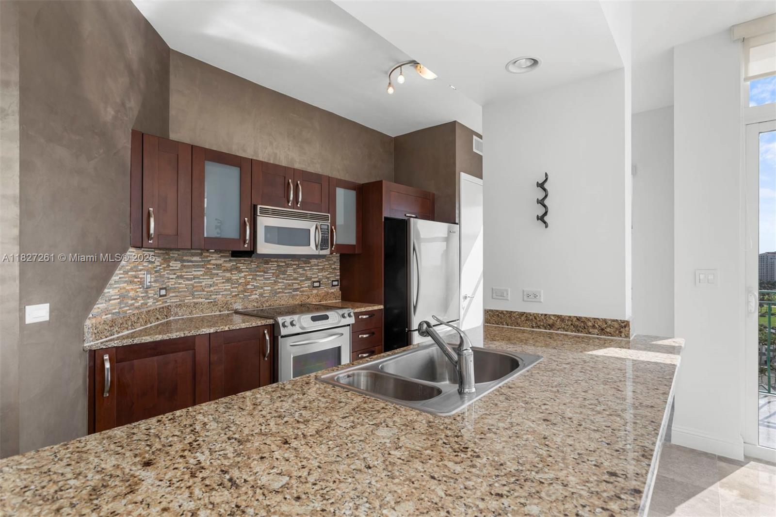 19900 E Country Club Dr #TS10, Aventura, Florida image 4