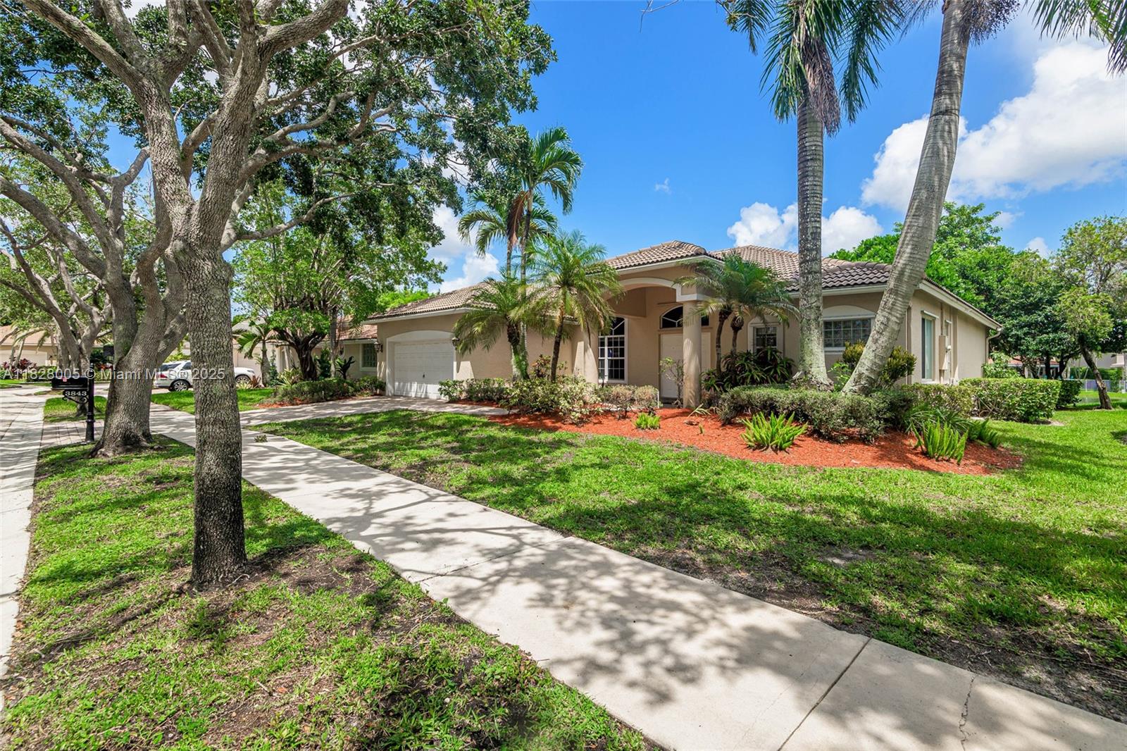 3843 Oak Ridge Cir, Weston, Florida image 1
