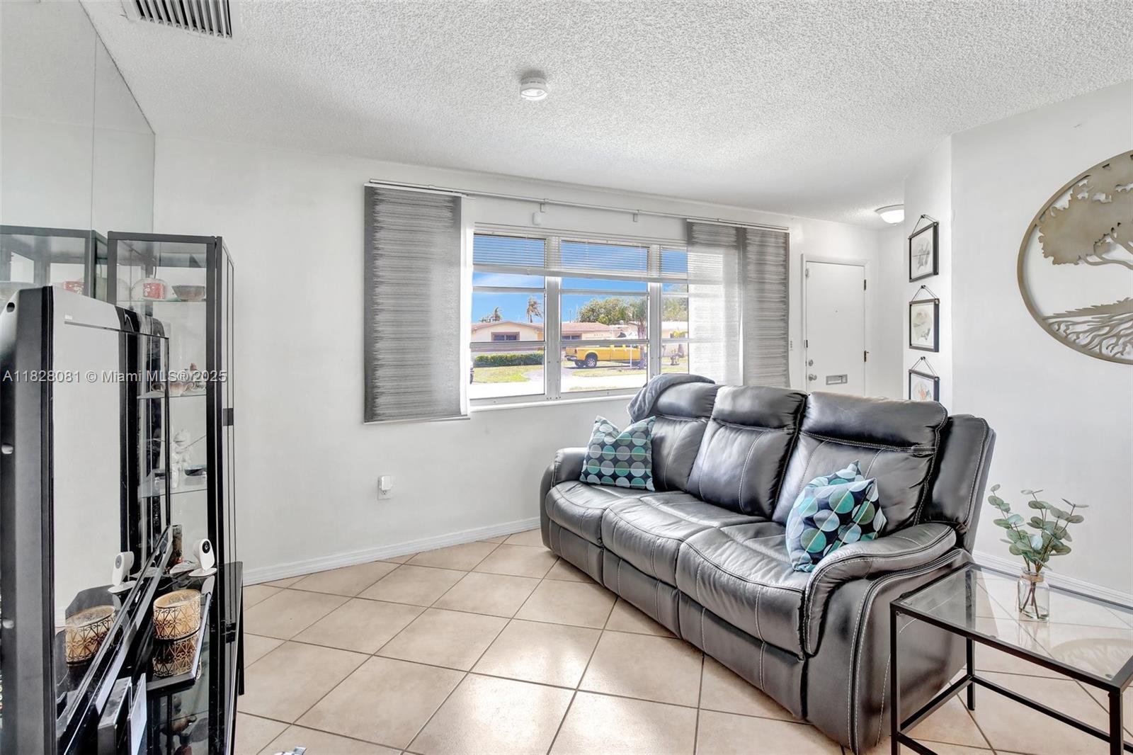 8501 NW 11th Ct, Pembroke Pines, Florida image 12