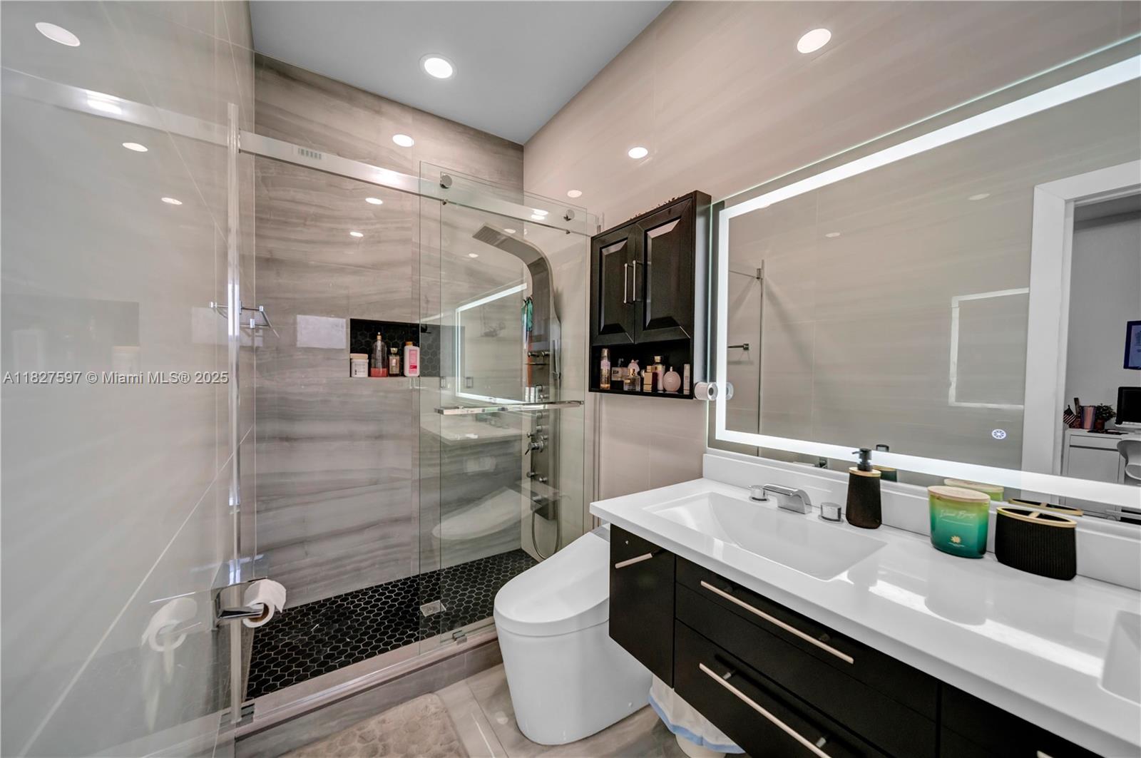 3574 W 88th Ter, Hialeah, Florida image 19