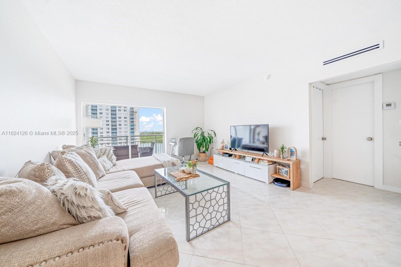 400 Kings Point Dr #1222, Sunny Isles Beach, Florida image 4