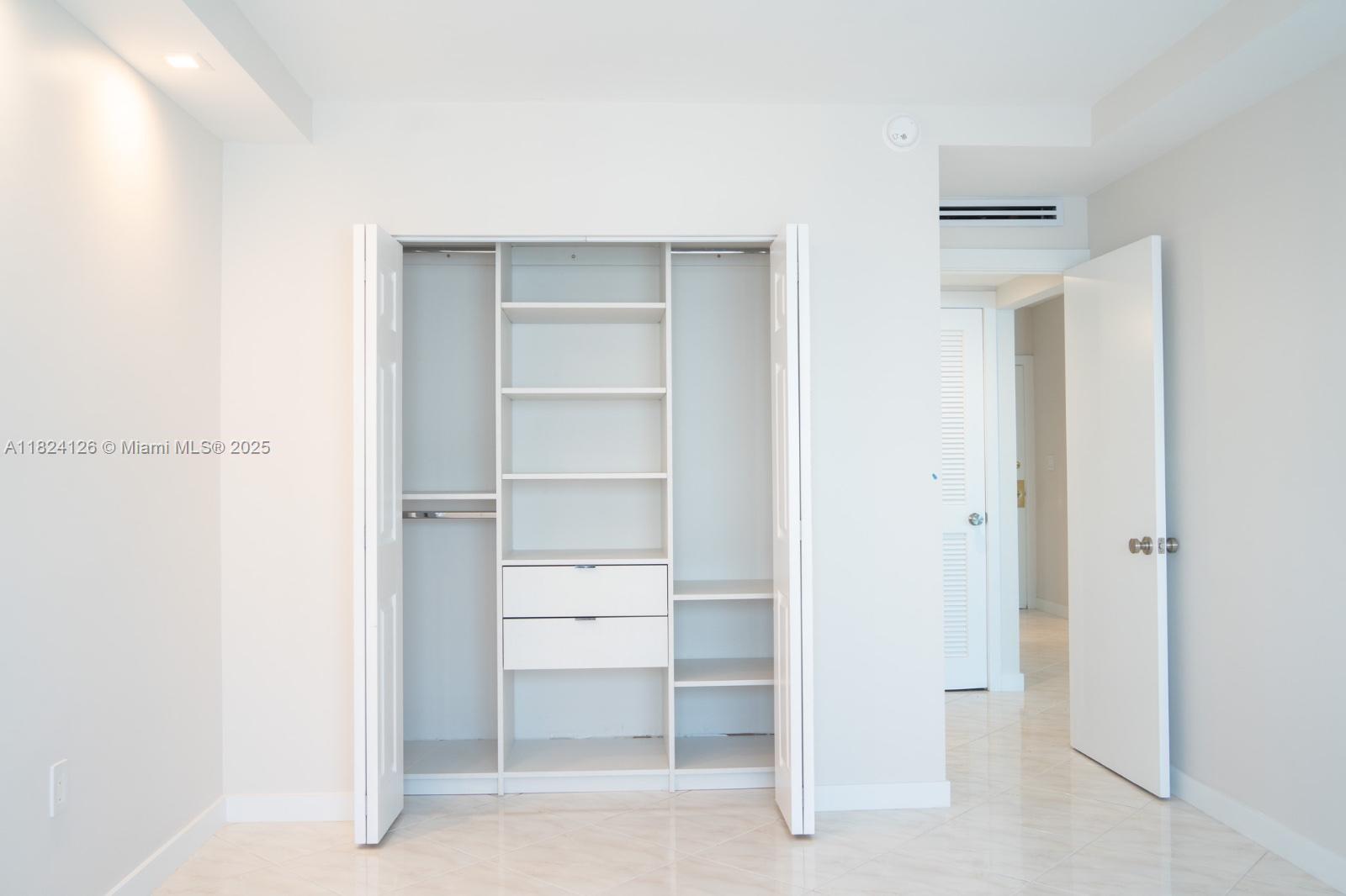 400 Kings Point Dr #1222, Sunny Isles Beach, Florida image 8