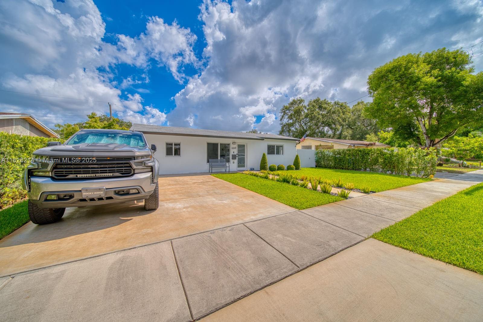 6641 Greene St, Hollywood, Florida image 2
