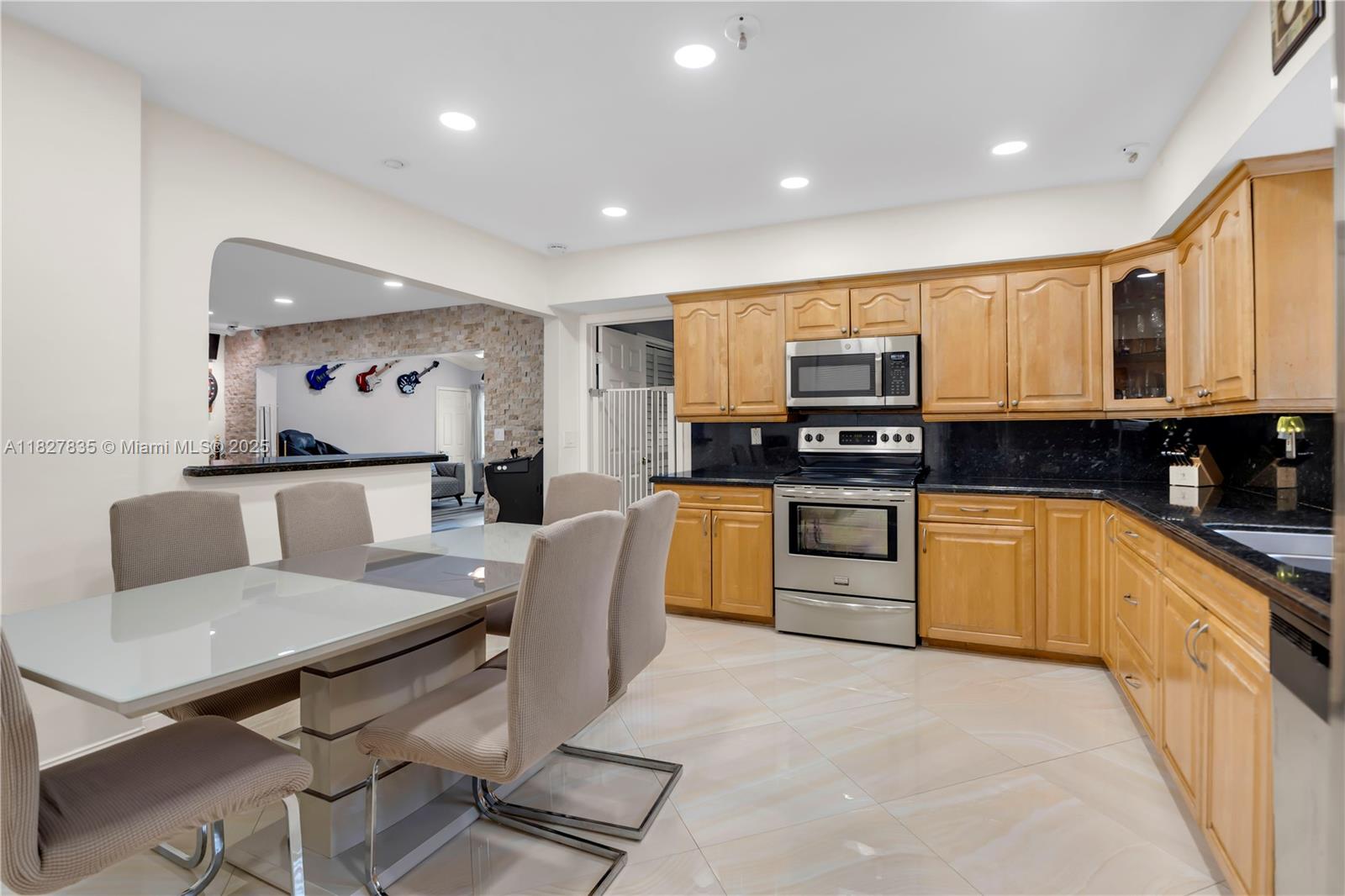 4911 SW 29th Ter, Dania Beach, Florida image 7