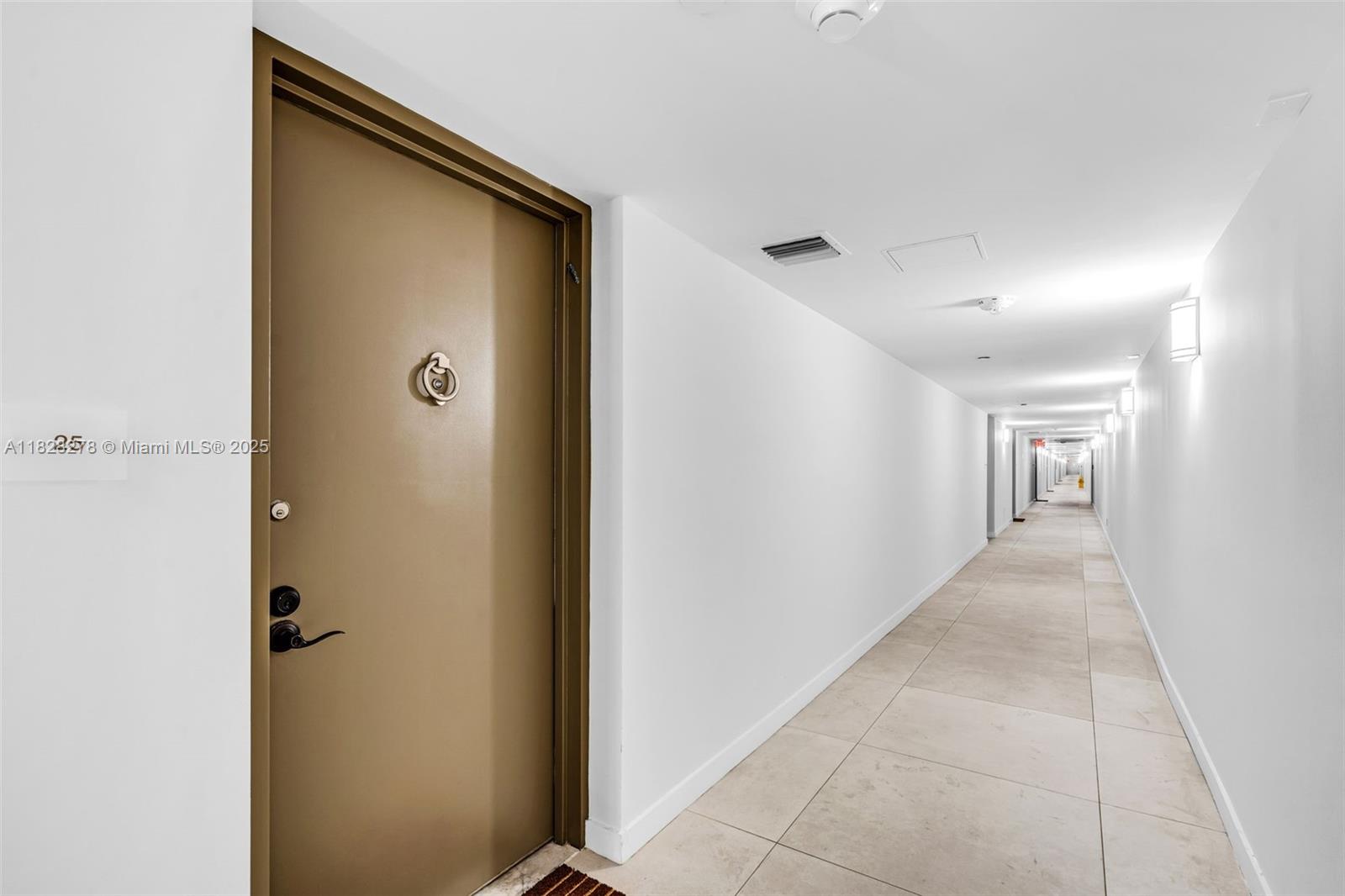 20367 W Country Club Dr #L25, Aventura, Florida image 19