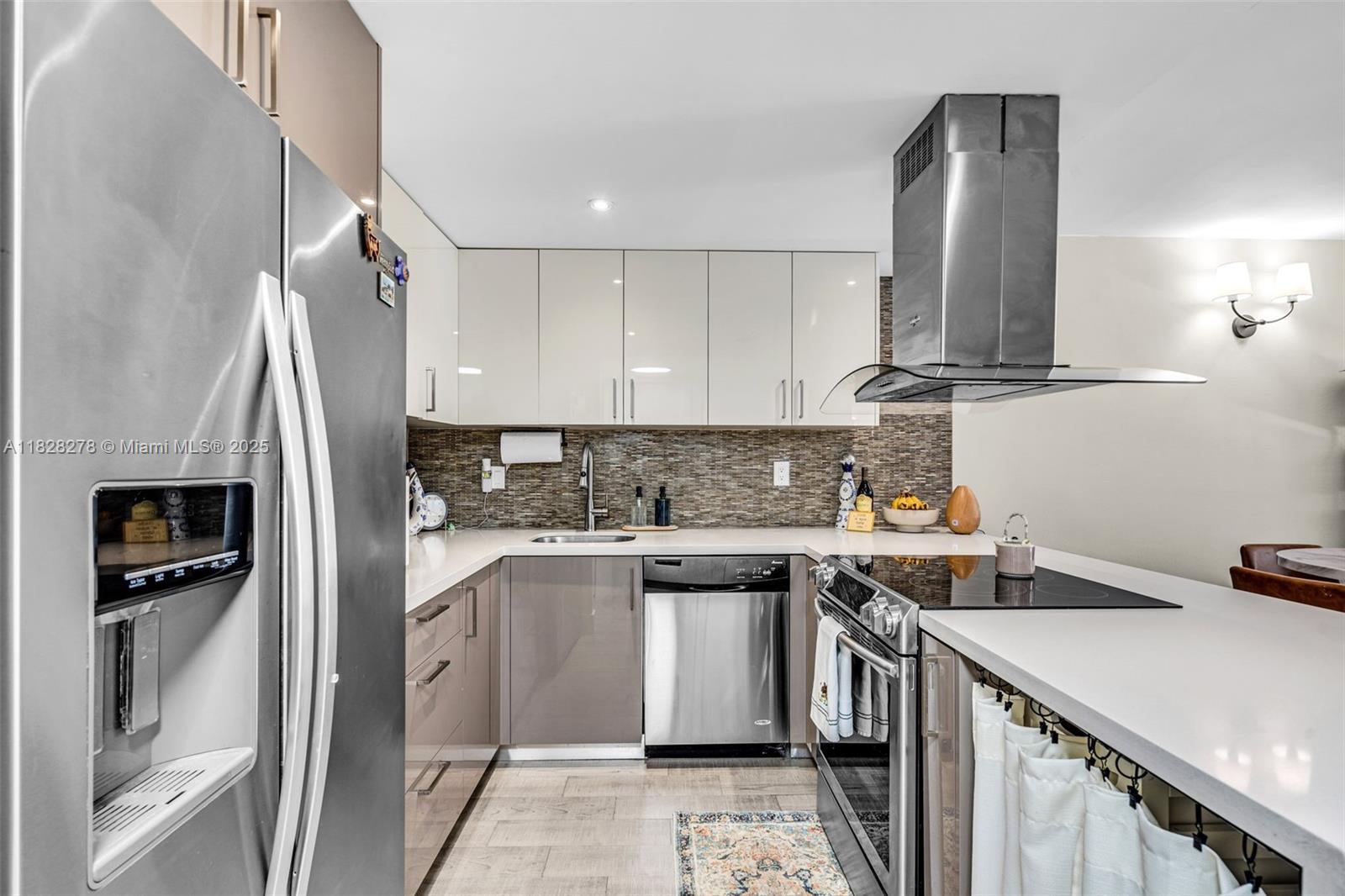20367 W Country Club Dr #L25, Aventura, Florida image 3