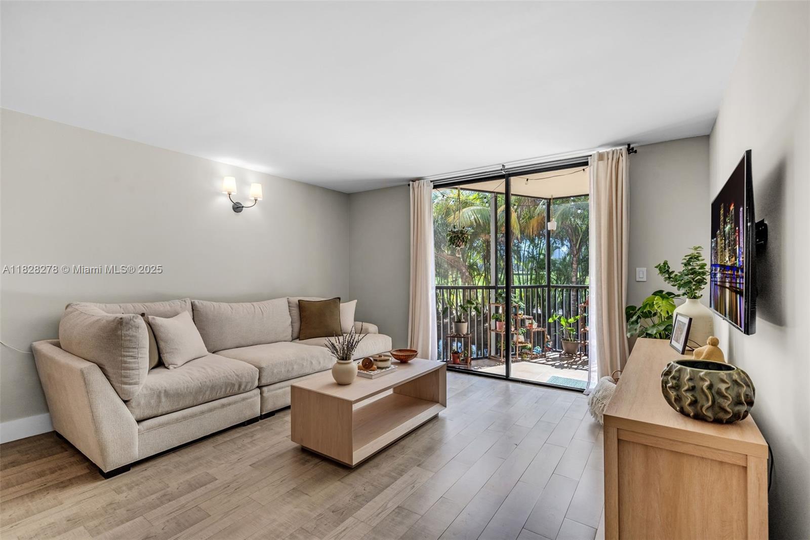 20367 W Country Club Dr #L25, Aventura, Florida image 6