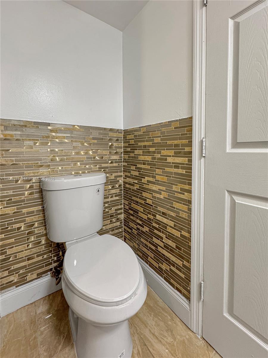 8103 SW 24th St, North Lauderdale, Florida image 9