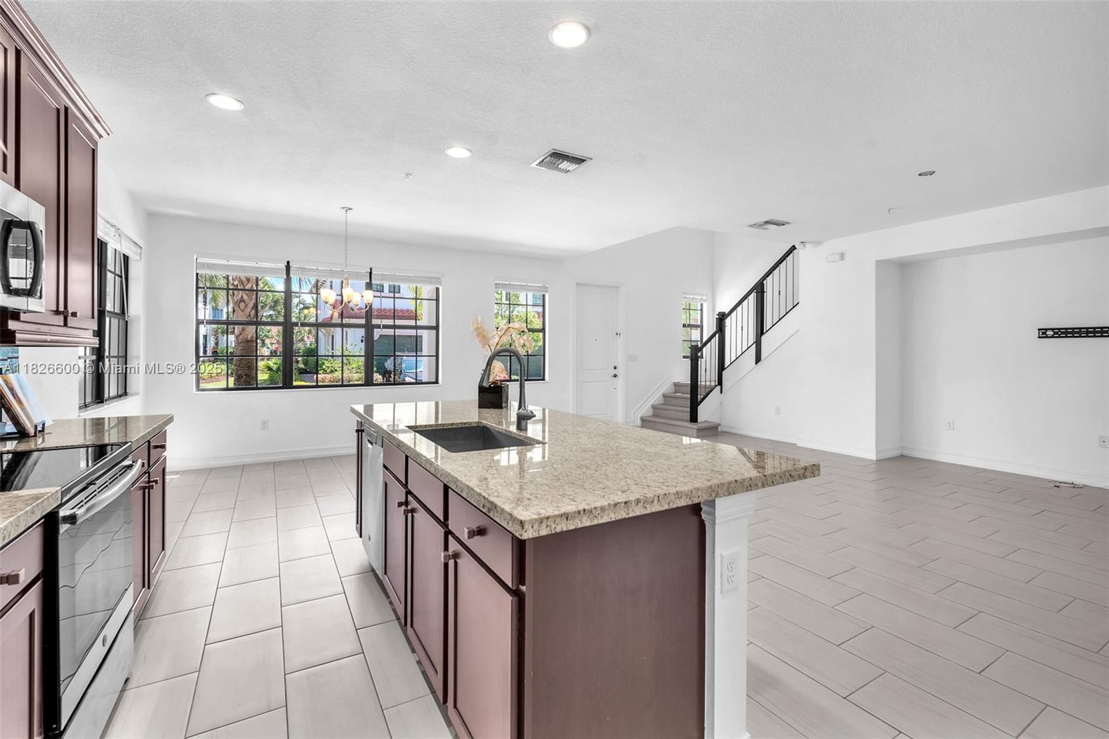 11735 SW 13th Ct, Pembroke Pines, Florida image 9