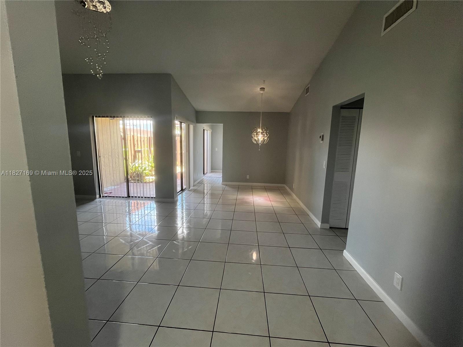 6298 NW 170th Ln, Hialeah, Florida image 7