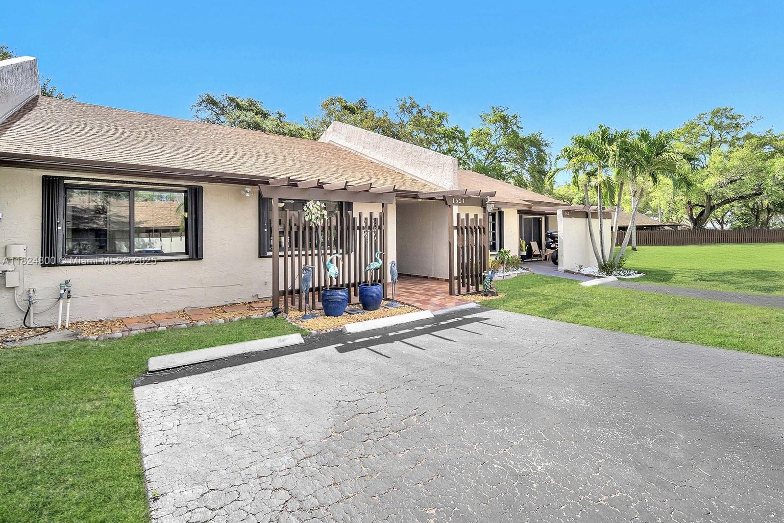 1621 NW 96th Ter, Pembroke Pines, Florida image 3
