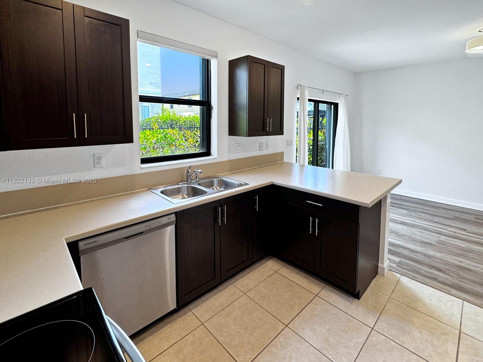 6011 W Paso Fino Pl, Davie, Florida image 7