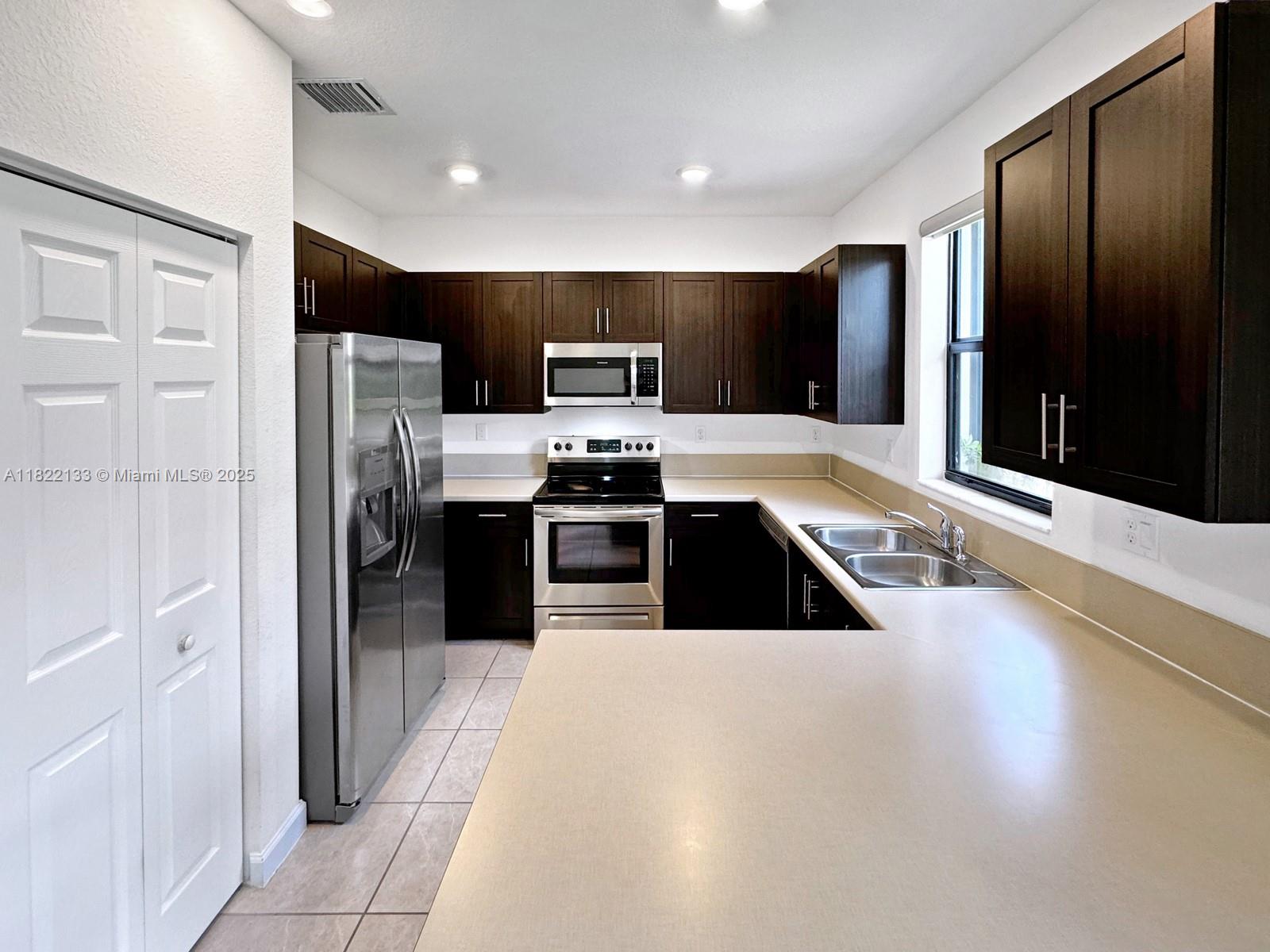 6011 W Paso Fino Pl, Davie, Florida image 9