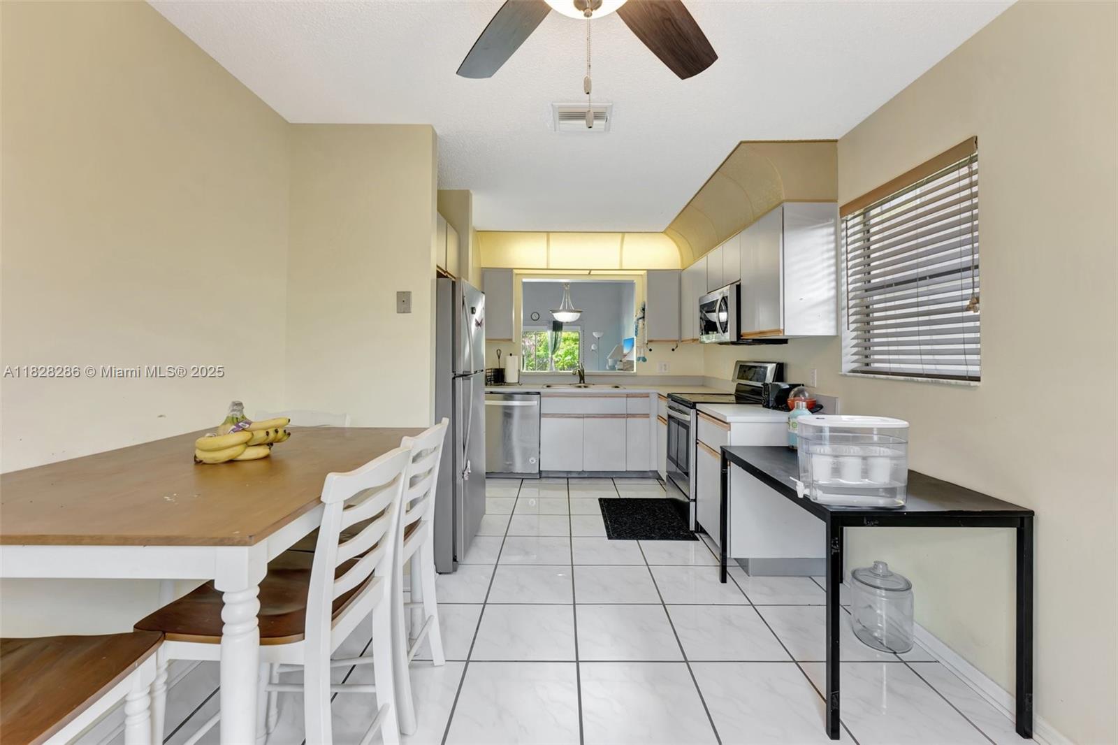 6181 Pine Tree Ln #B, Tamarac, Florida image 9