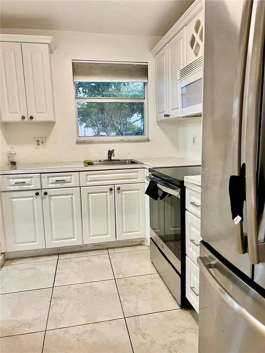 8460 Sunrise Lakes Blvd #112, Sunrise, Florida image 2