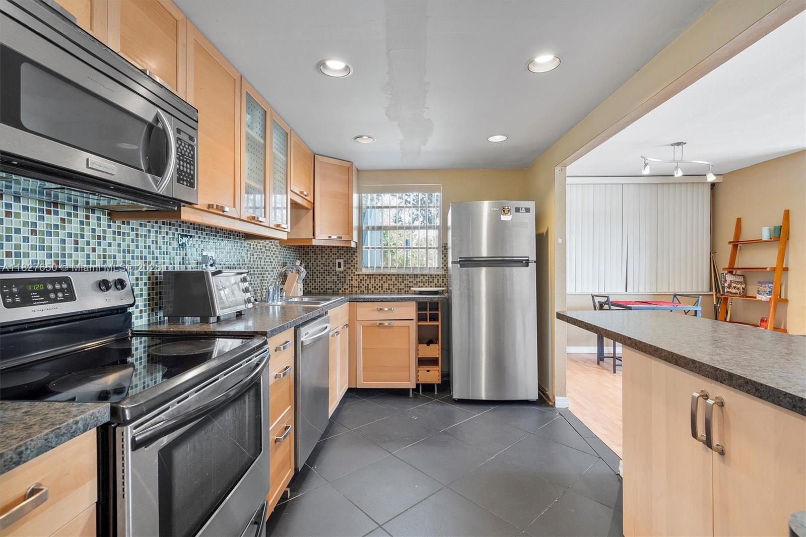 2771 Taft St #110, Hollywood, Florida image 3