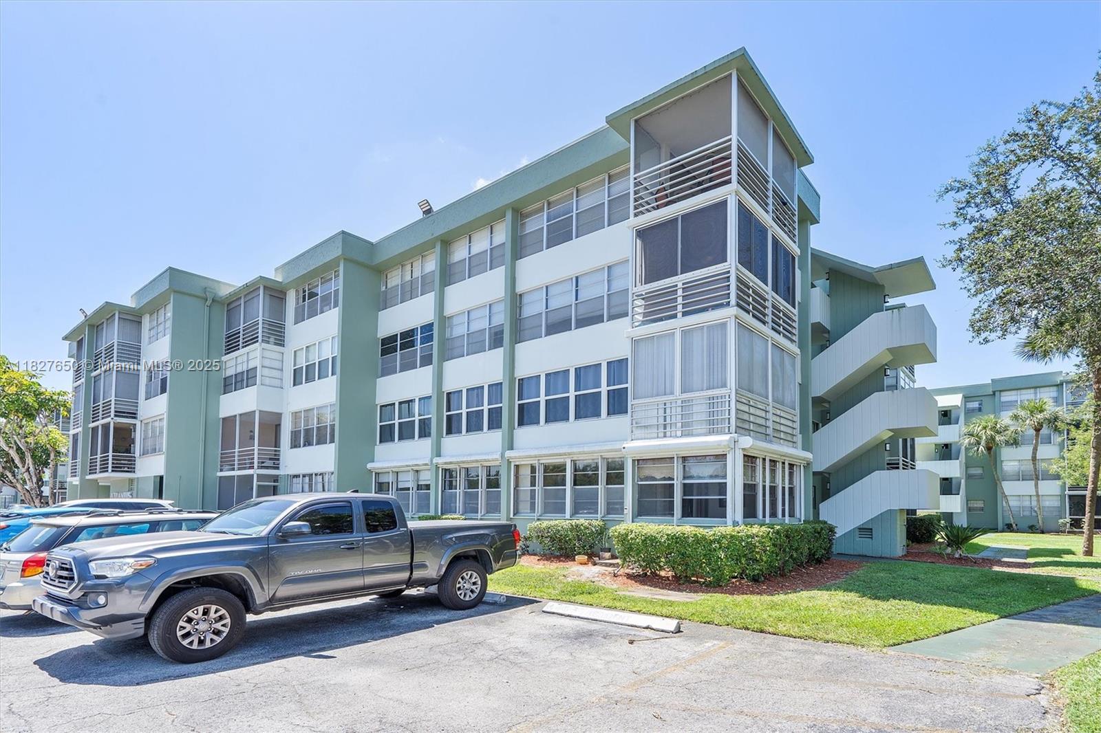 2771 Taft St #110, Hollywood, Florida image 30