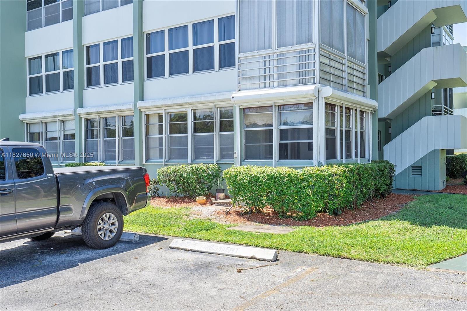 2771 Taft St #110, Hollywood, Florida image 31