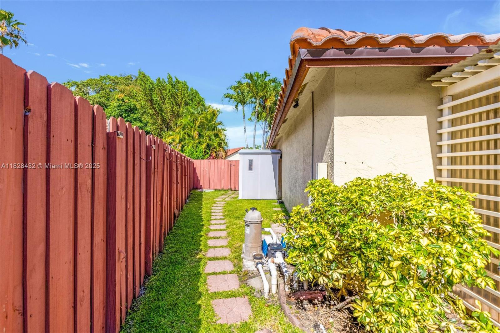 220 SW 113th Ter, Pembroke Pines, Florida image 10