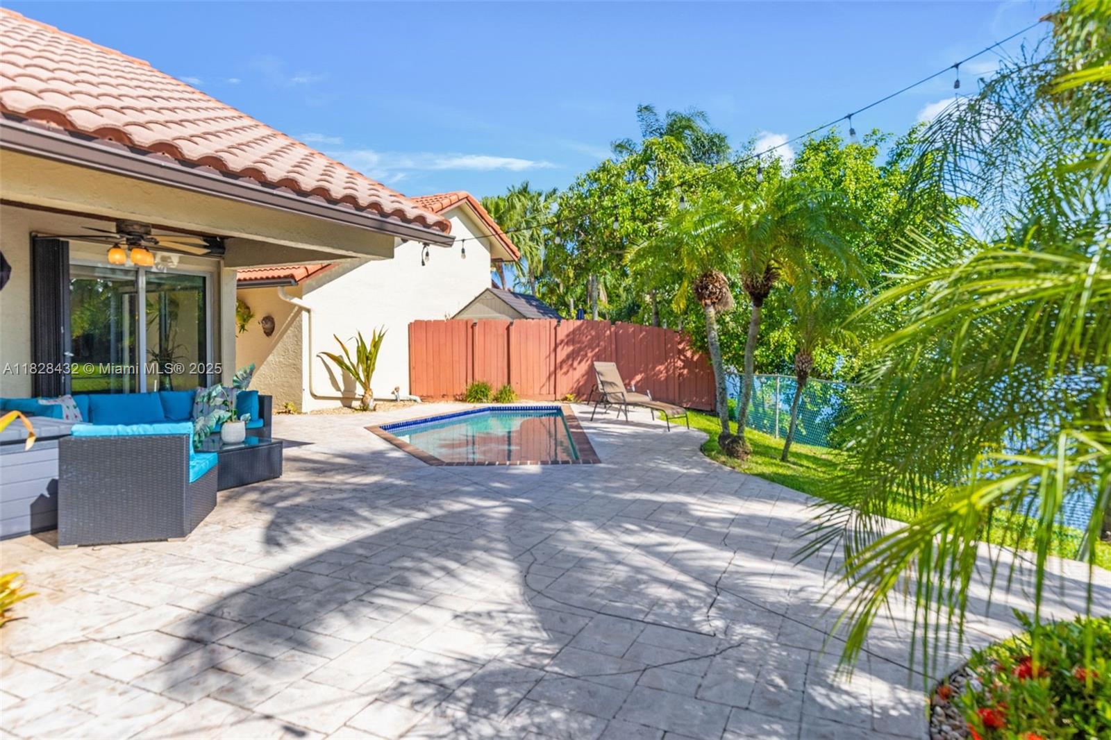 220 SW 113th Ter, Pembroke Pines, Florida image 5