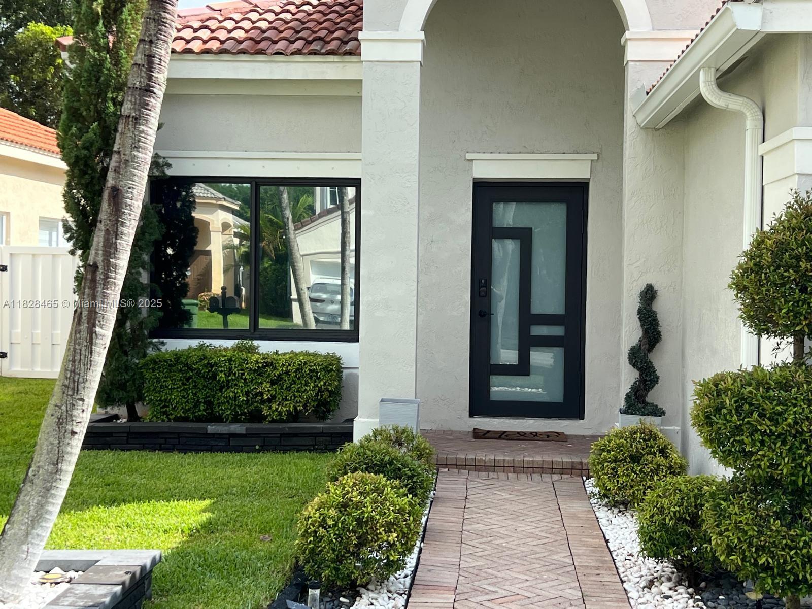 800 SW Tanglewood Cir, Weston, Florida image 2