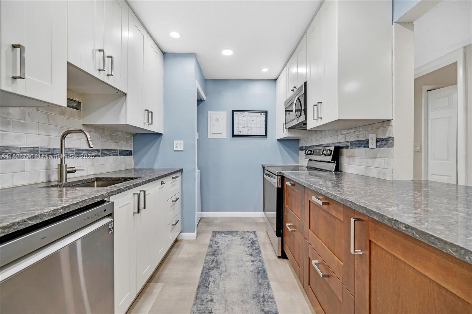 220 Lakeview Dr #308, Weston, Florida image 10