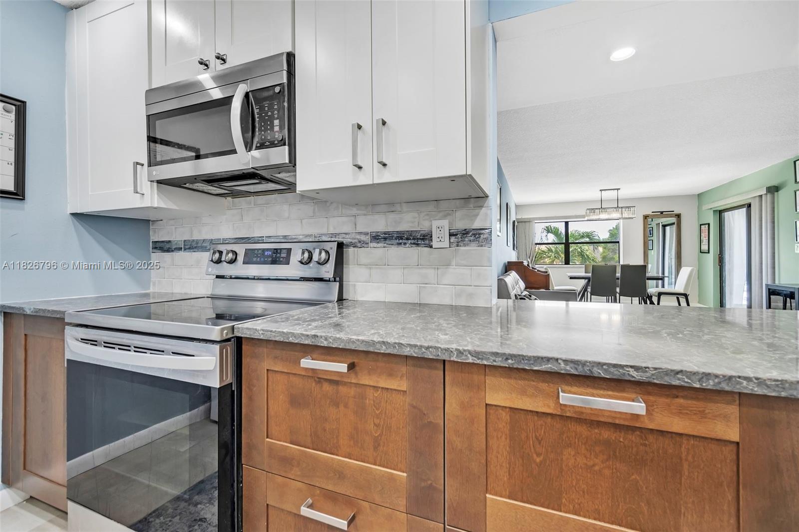 220 Lakeview Dr #308, Weston, Florida image 11