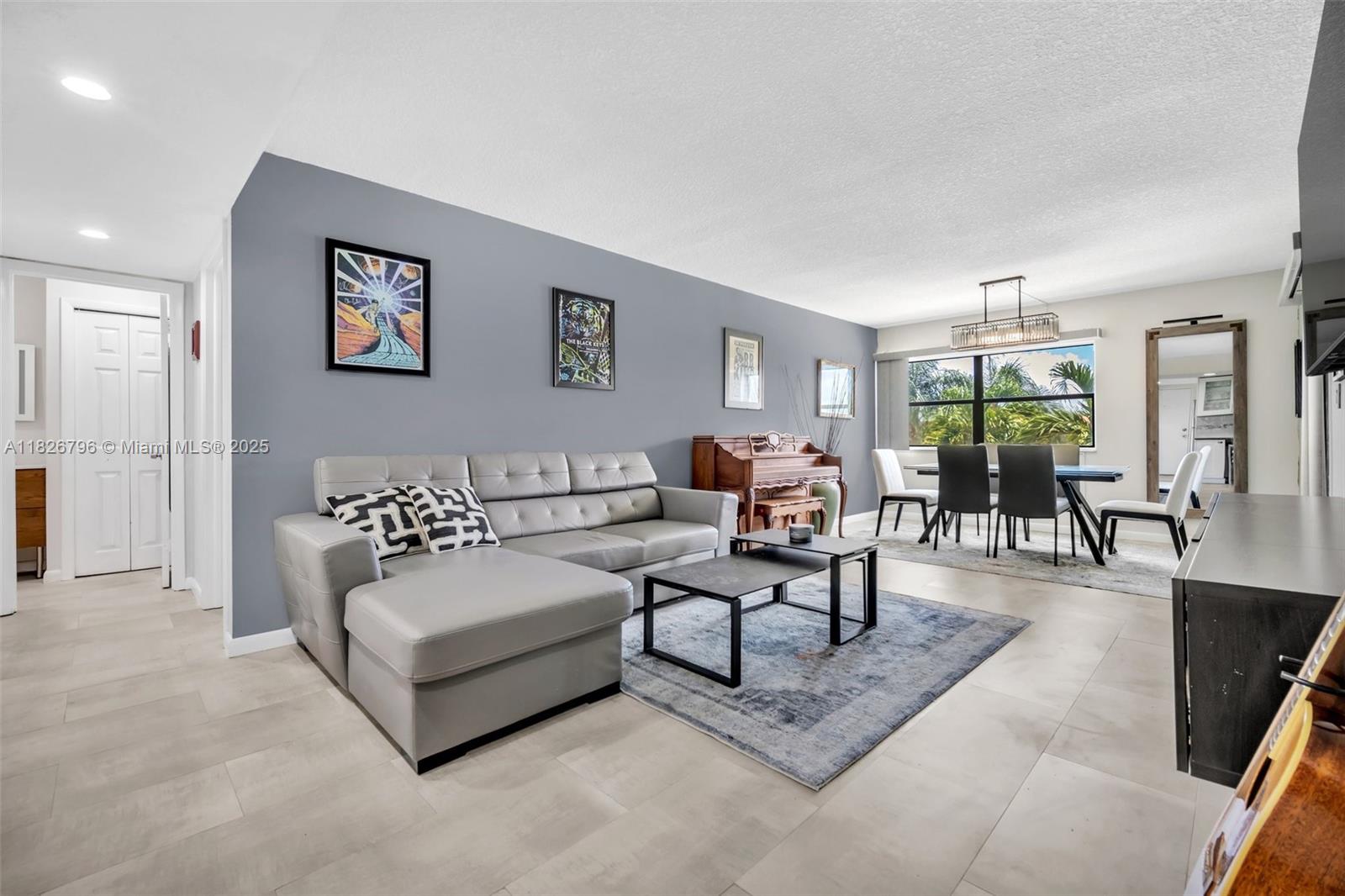 220 Lakeview Dr #308, Weston, Florida image 2