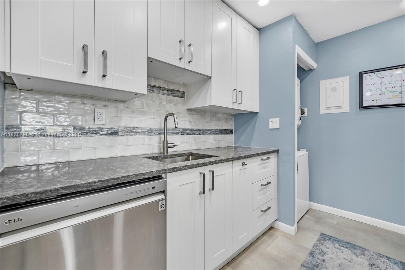 220 Lakeview Dr #308, Weston, Florida image 9