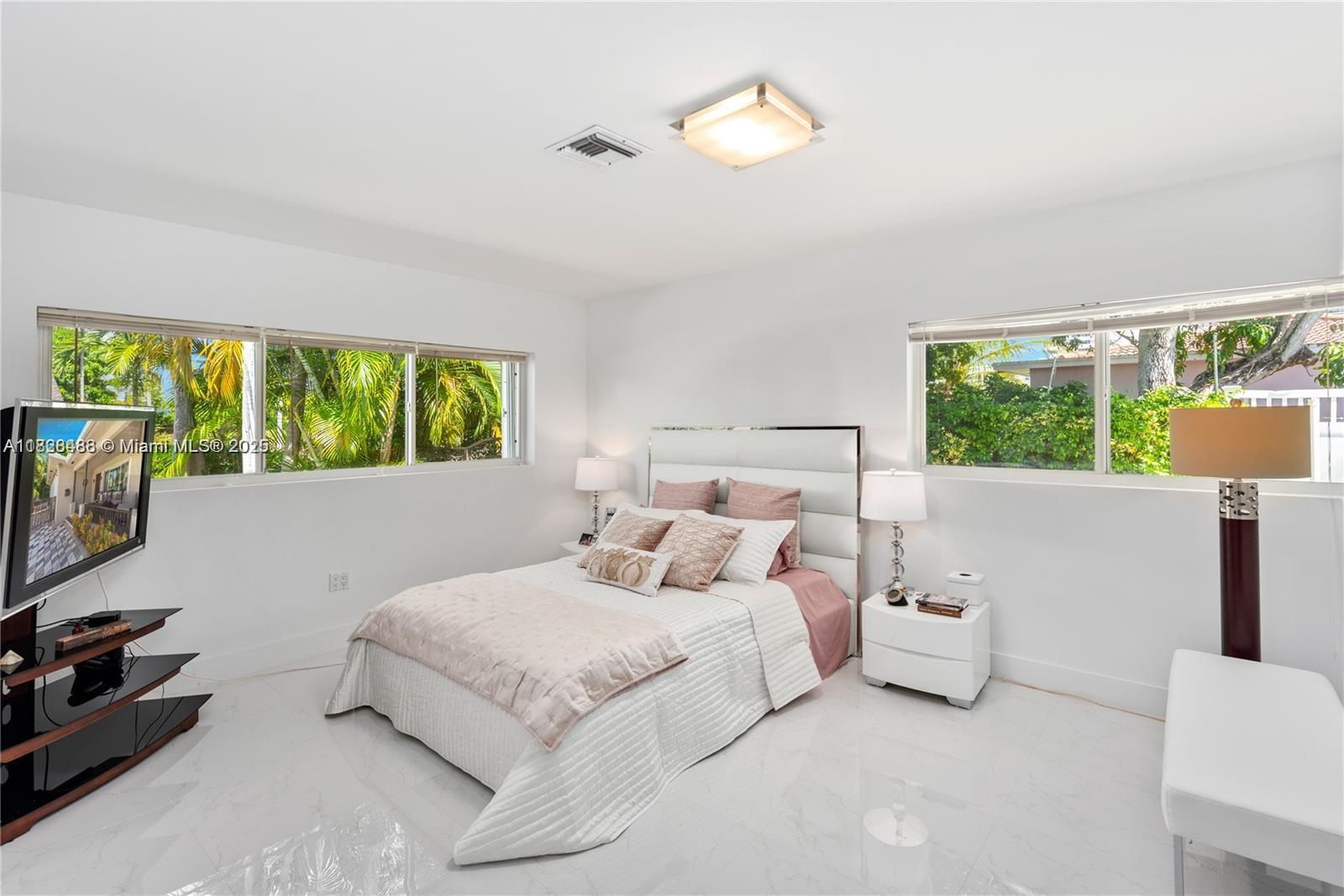 424 89th St, Surfside, Florida image 11