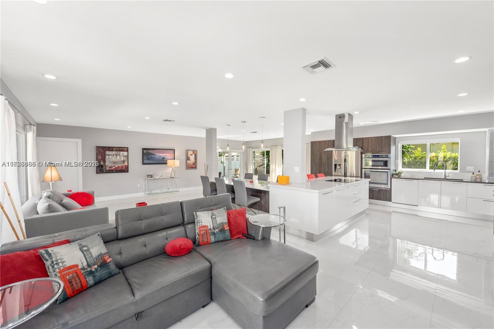 424 89th St, Surfside, Florida image 6