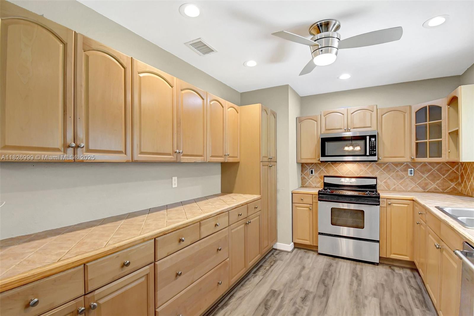 11120 NW 26th Pl, Sunrise, Florida image 13