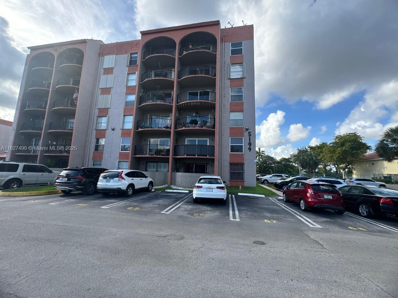 5199 NW 7th St #607, Miami, Florida image 1