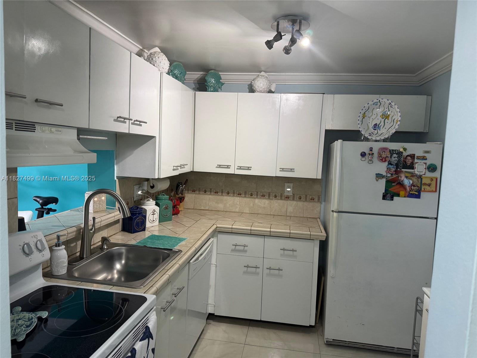 5199 NW 7th St #607, Miami, Florida image 11