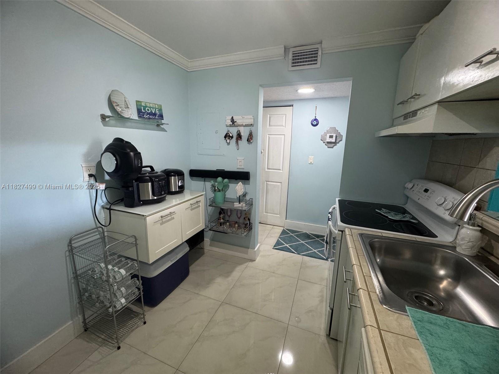 5199 NW 7th St #607, Miami, Florida image 15