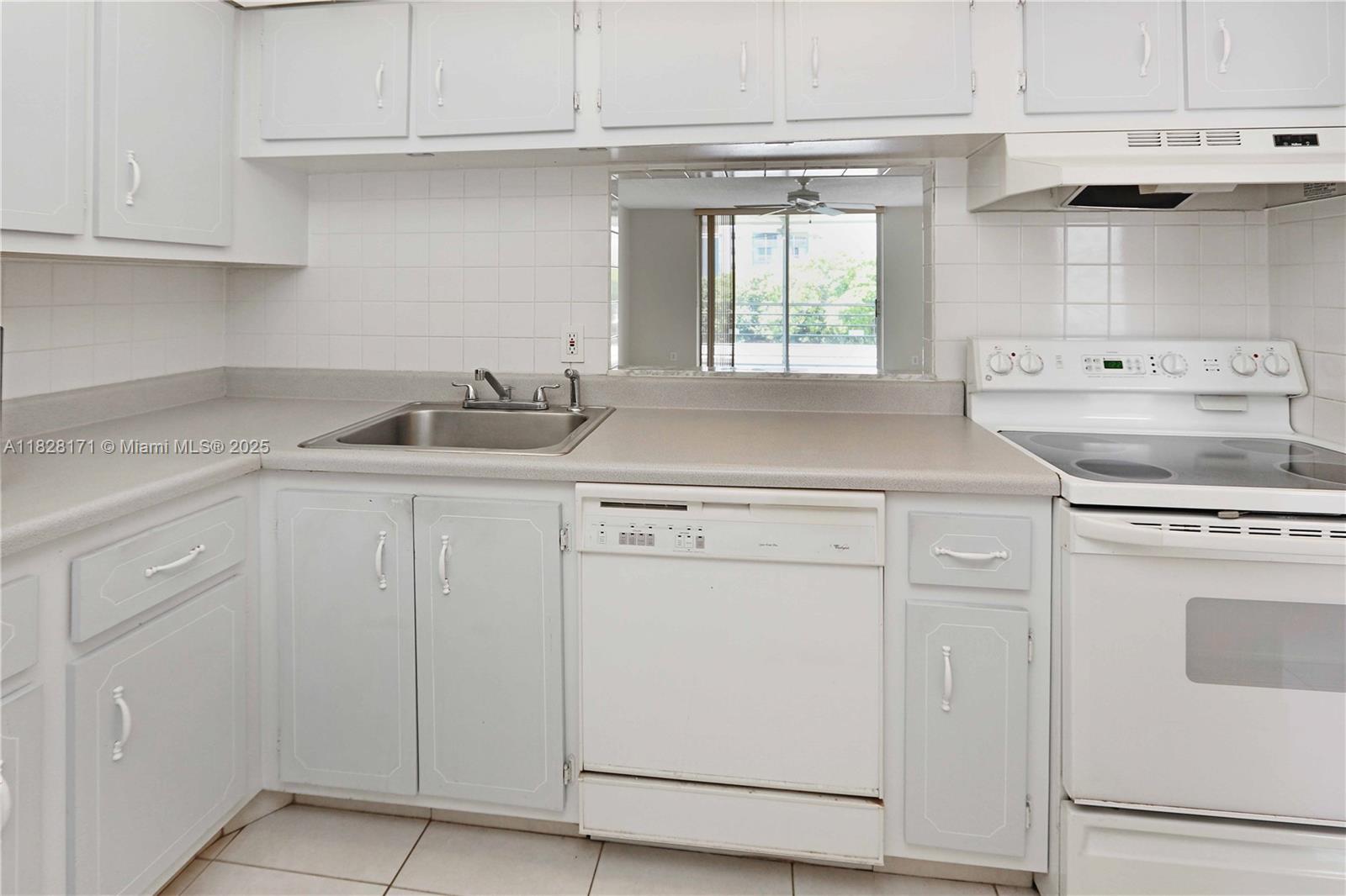 Residential, Pembroke Pines, Florida image 9