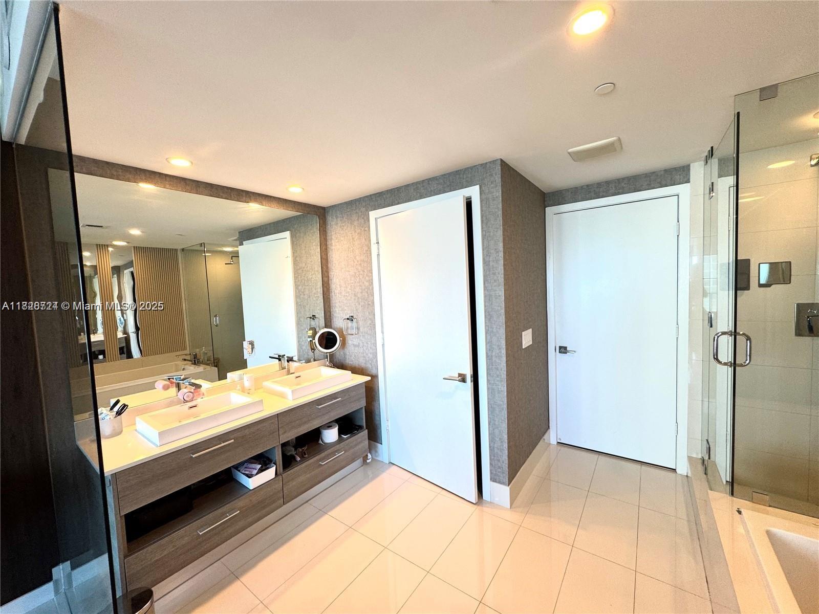 650 NE 32nd St #1401, Miami, Florida image 32